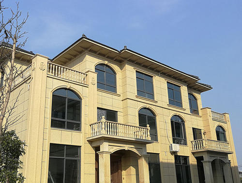 仿石漆仿石層抗水性良好，穩定著色，不發白，無色差